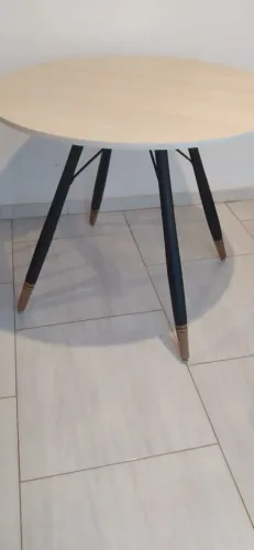 Mesa de jantar <br>Medidas 90cmx76xm de altura <br>Valor 350reais