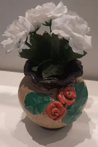 CERAMICA VASINHOS COM FLORES ARTICIAIS
