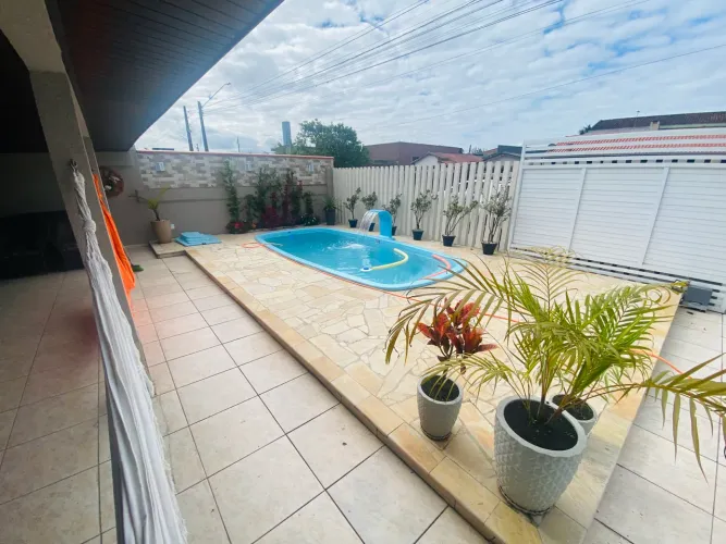 Casa 3 quartos com ar condicionado e piscina
