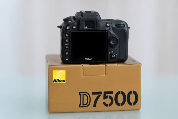 NIKON D7500 NOVA LACRADA