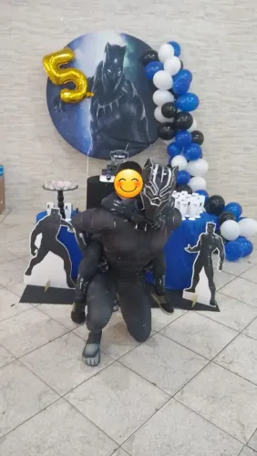 Pantera negra na sua festa 