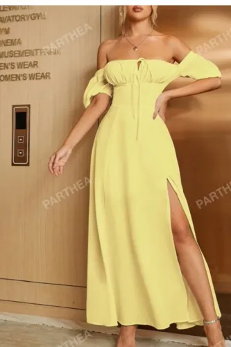 Vestido longo com fenda