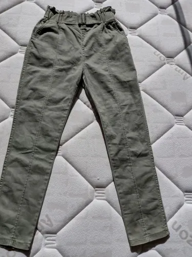 Calça feminina verde militar estilo surrada- tamanho P