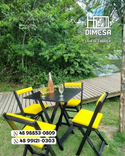 Mesa dobrável de madeira para 4 pessoas