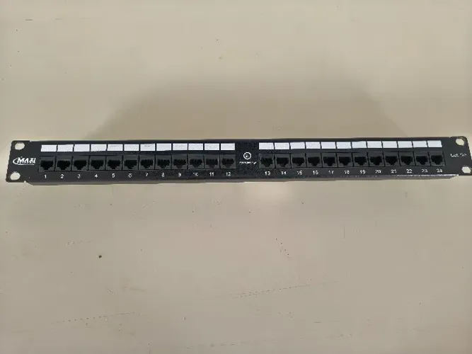PATCH PANEL 24 PORTAS RJ45 CAT5e Preto - MAXI Telecom