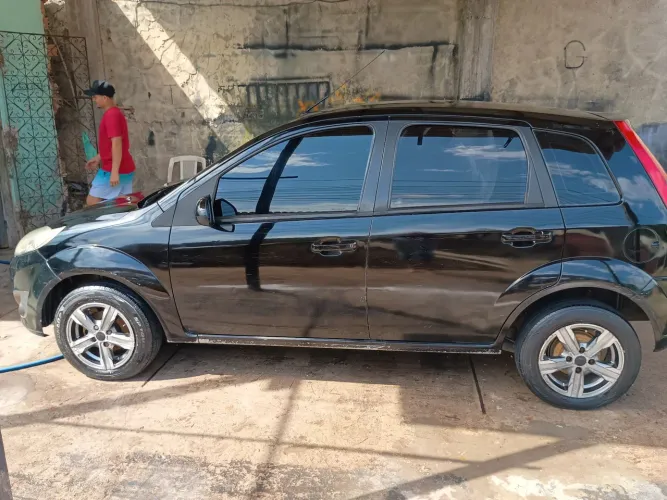 Vende-se Ford Fiesta 2012 ,um carro econômico e potente !com apenas 100.008km rodados