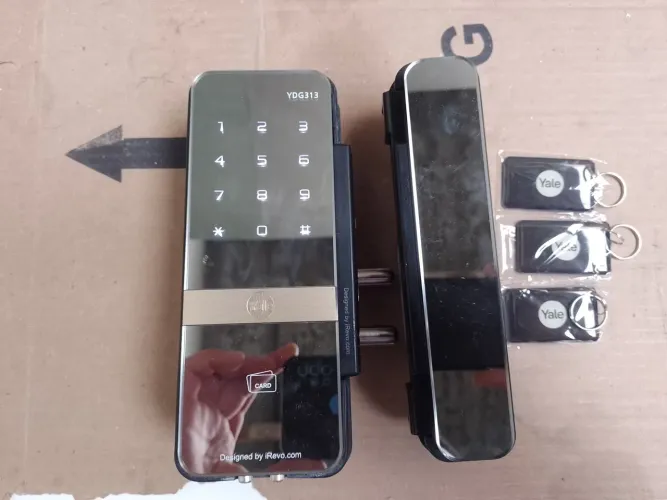 Fechadura Digital Yale YDG313 (Para porta de Vidro)