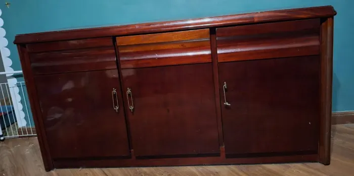 Aparador de madeira grande