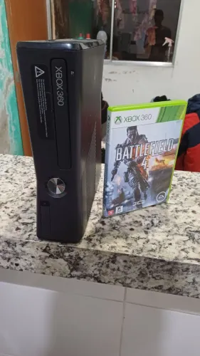 Xbox 360 travado + Hd 250 gb + Battlefield 4 entre outros ( Analiso efertas em dinheiro)