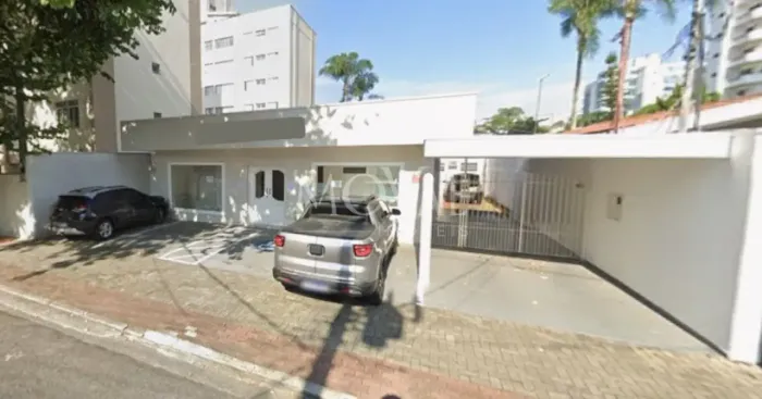 Ponto Comercial 334m² - 5 salas frente + edícula com salão e 4 salas - 7 vagas - Vila Ema