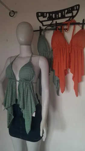 Top de Praia Verde com Saia Jeans