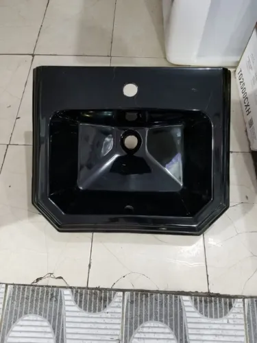 Lavatorio  preto com torneira 220,00