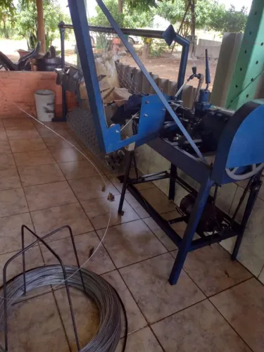 Máquina para fabricação de tela de arame