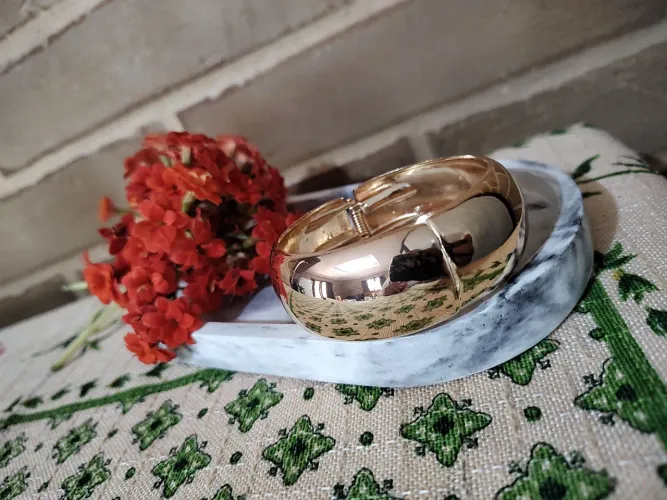 Bracelete grosso liso folheado em ouro 18k 