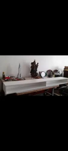 Penteadeira  branca ,  de parede, ótimo estado 