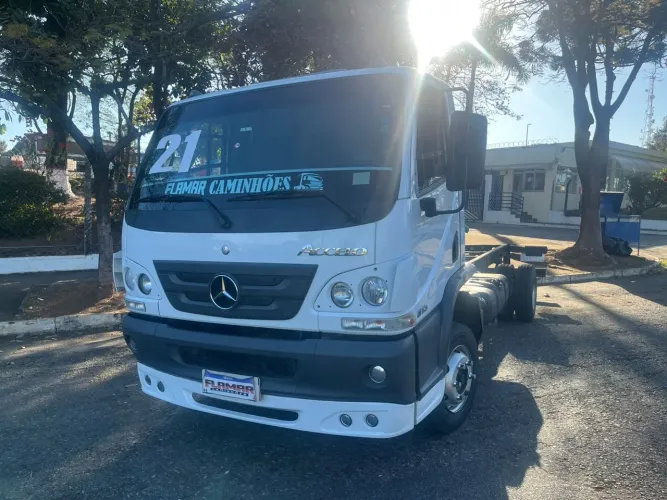 Mb Accelo 815 2021 no chassi