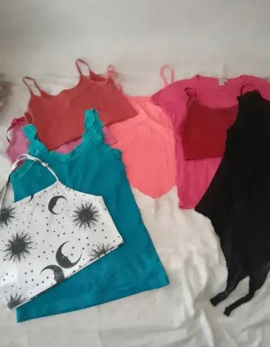 Lote de roupas para bazar, brechó ou uso próprio - 12 peças