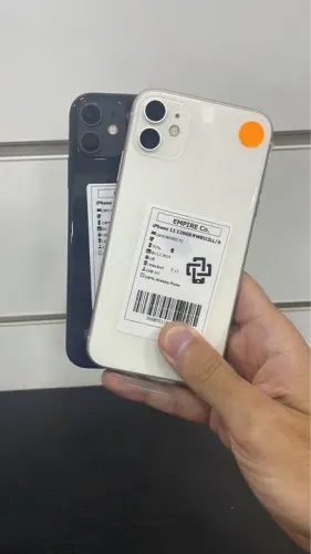 iPhone 11 preto e branco