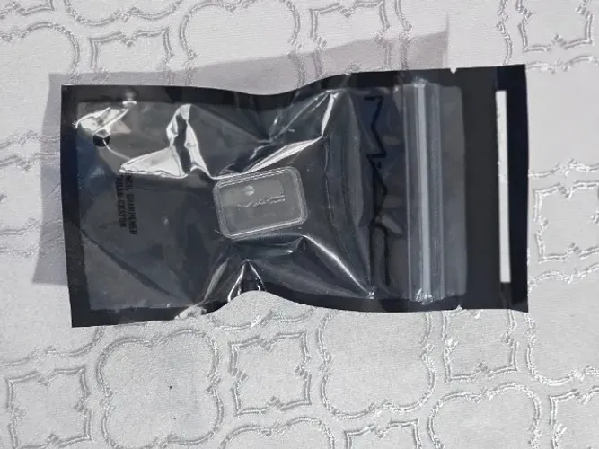 Apontador de lápis pequeno para sobrancelhas, olhos e lápis labiais - M.A.C.