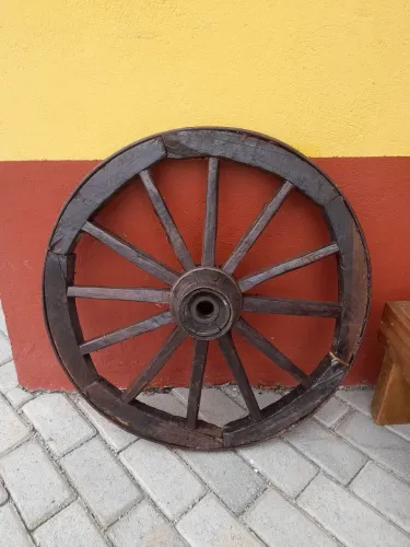 Roda antiga de carroça 70cm