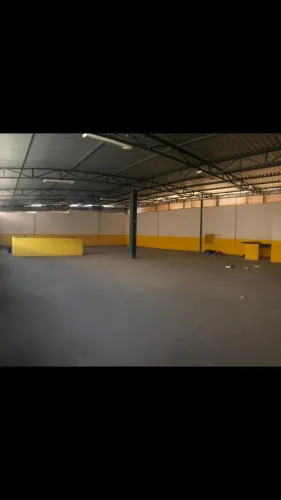 Galpão sobre loja alugo