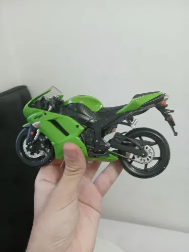 Miniatura Maisto Kawasaki Ninja ZX-6R Verde - Colecionador