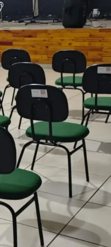 Cadeira secretária para auditório de igrejas 