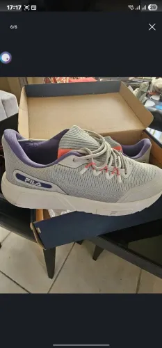 Tênis feminino fila,semi novo