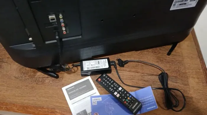 TV 42? Semi Nova com Controle e excelente estado