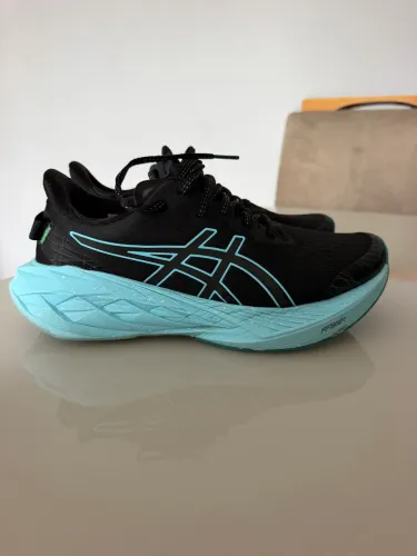 Asics Novablast