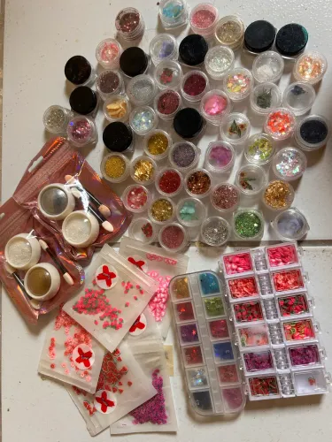 Decoração para unhas em gel ($120)