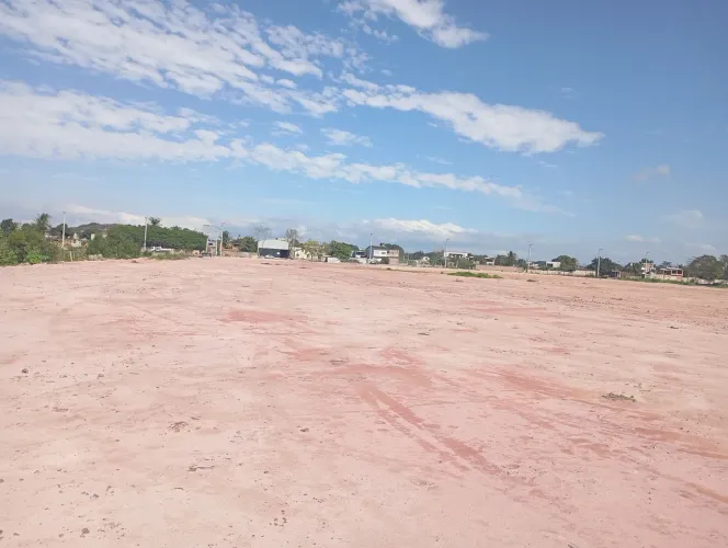 Área 8100m para vender em Barramares