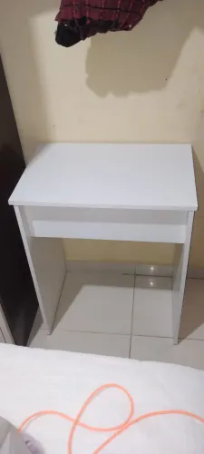 Mesa de estudo pequena
