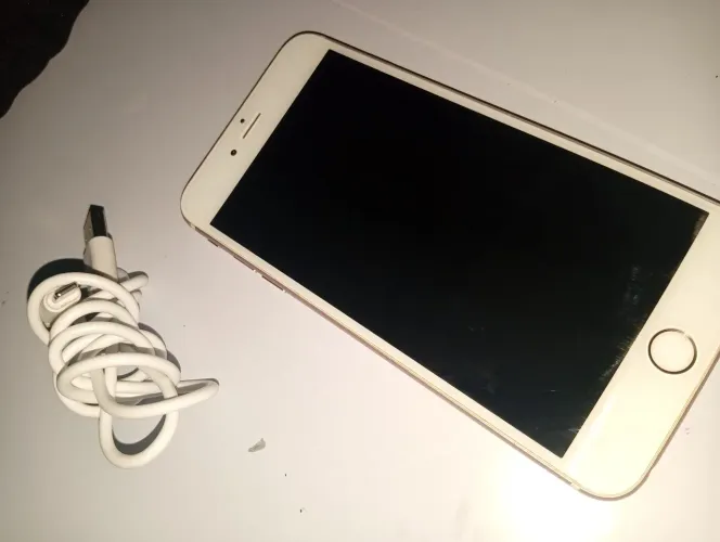 Vendo iPhone 6s plus para retirada de peça/Conserto