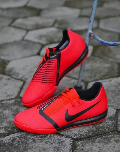 Chuteira Nike Phantom Venom Academy Futsal 