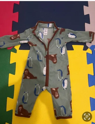Macacão carters , tamanho 6 meses