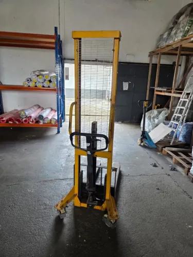 Empilhadeira Manual