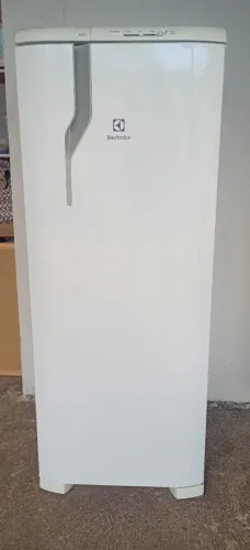 Geladeira Eletrolux 240L