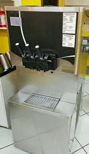 Máquina de Sorvete Expresso Gelmatic HV 253 com Bomba de Ar