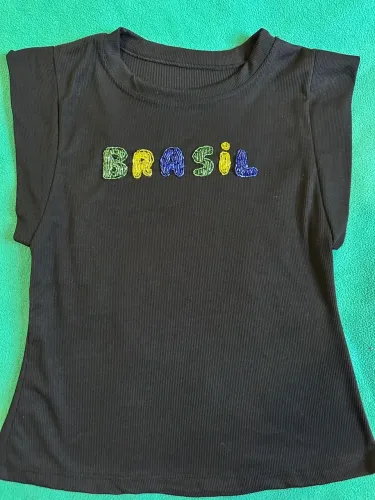 Vendo camiseta bordada em pedraria para a copa - Tamanho G