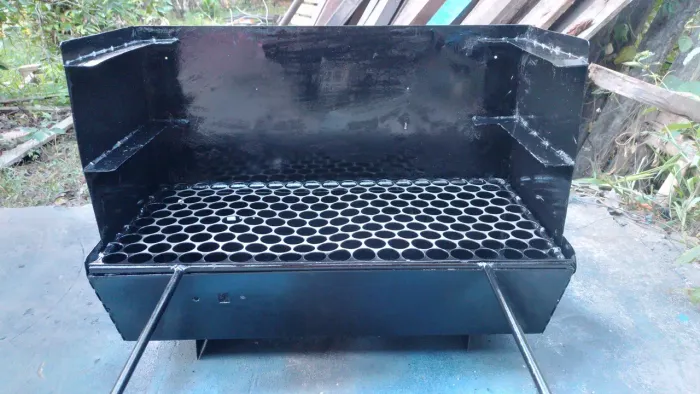 Churrasqueira nova grelha inox removível ótima para o seu churrasco pratica boa pra praia