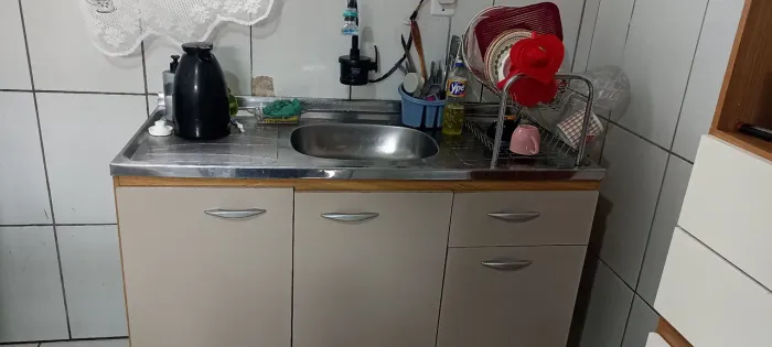 Pia com cuba de inox + gabinete balcão de cozinha Cor Creme