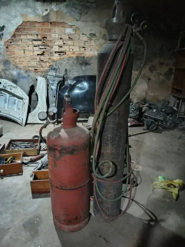 Vende ferramentas e equipamentos para oficina