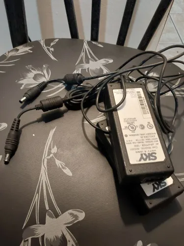 Fonte De Alimentação SKY 12V 1.5A (Original) Para Receptor, Câmeras e LED
