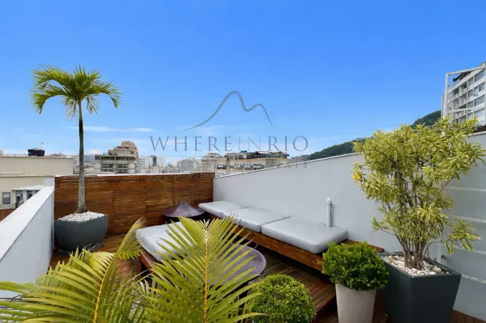 Cobertura Triplex Renovada no Alto Leblon com Vista Aberta