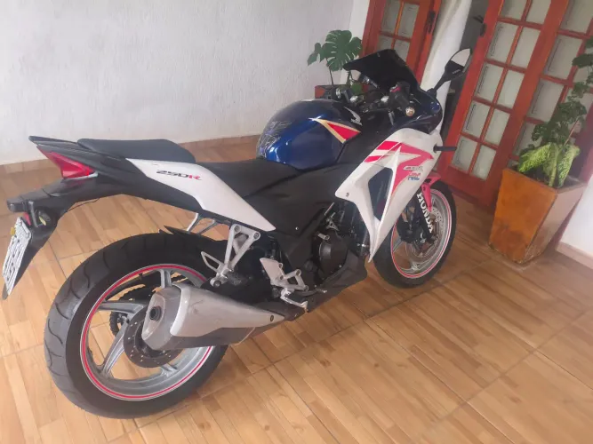 CBR 250R 2012 Linda!!