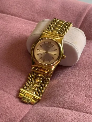 Relógio Euro em tom dourado com pulseira de correntes