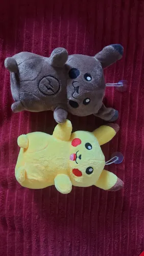 2 Pikachu de Pelúcia com ventosa - Amarelo e Marrom