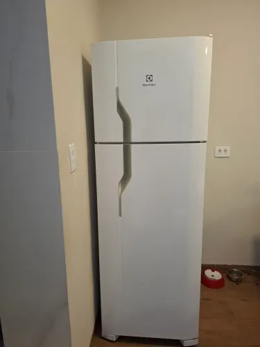 Geladeira Electrolux 260l