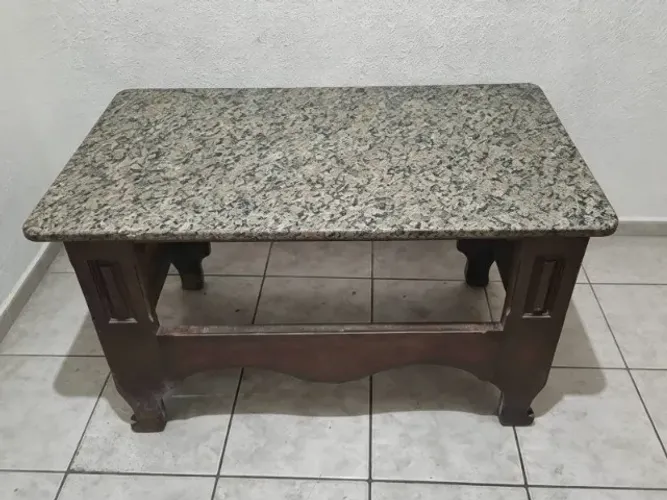 Mesa com tampo de granito natural - 1,00m x 0,60m